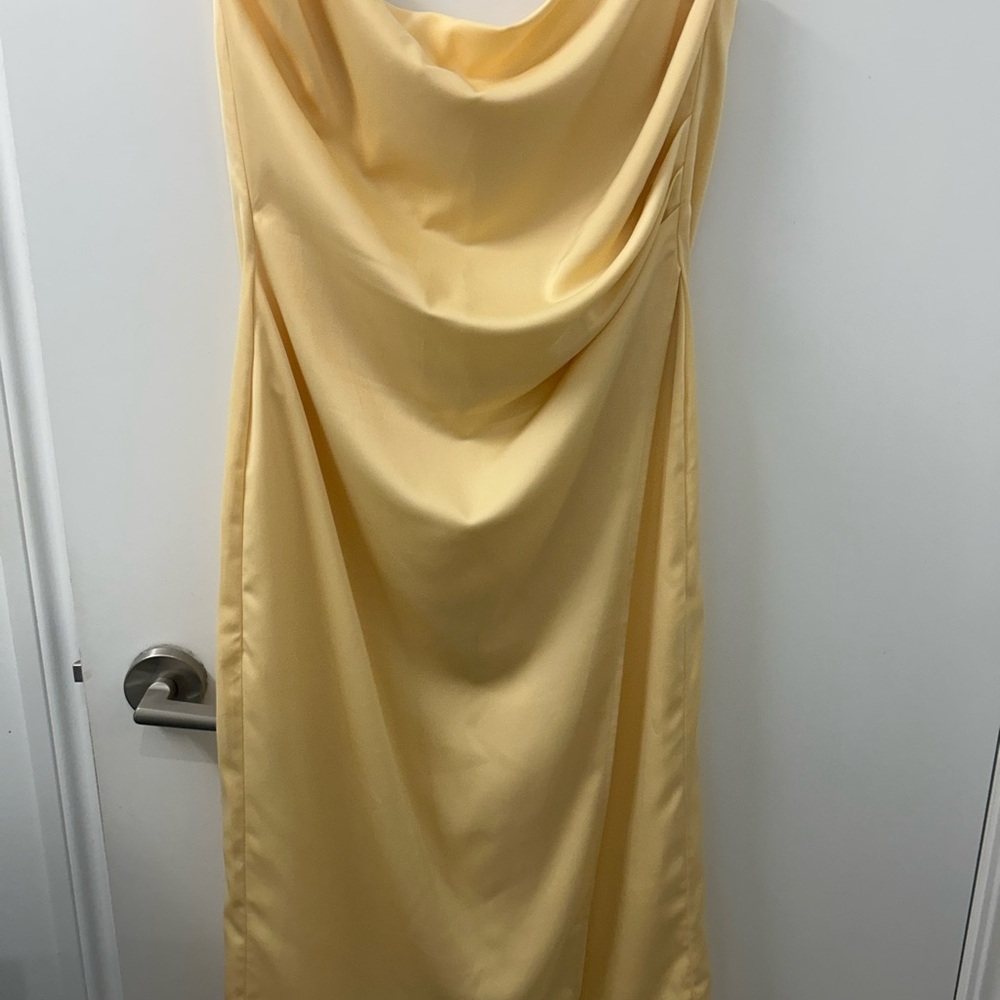 Chic Draped Midi Dress in Soft Yellow